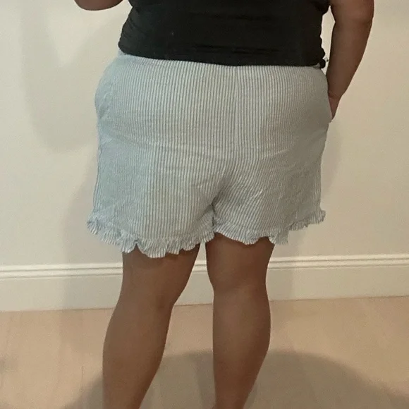 And now this Seersucker blue and white stripe ruffle trim shorts - Picture 5 of 6